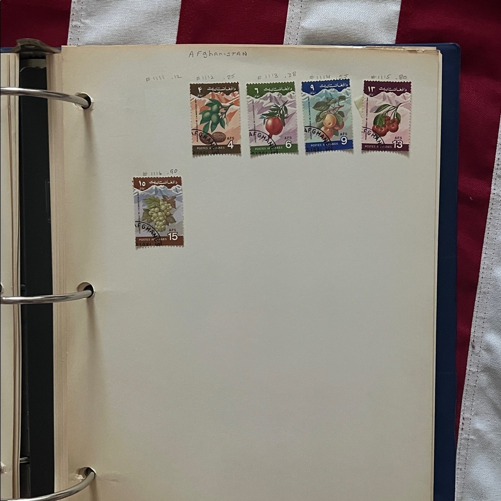World Stamp Collection - Picture 7 of 17